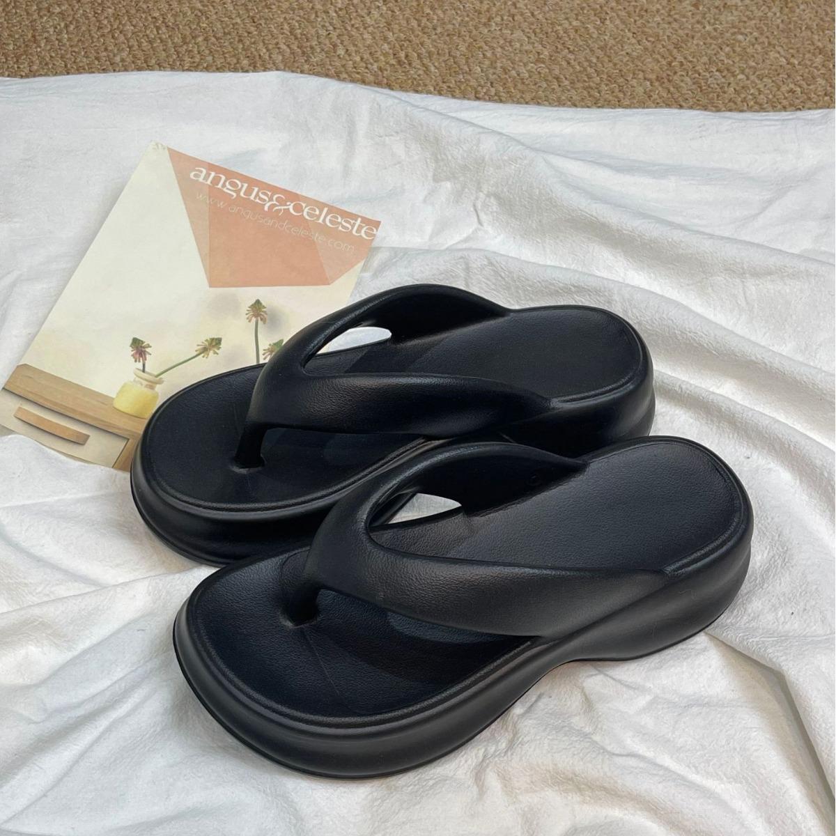 New flip-flops, women s summer wear, thick-soled summer cool slippers, going out by the sea 36/37 (recommended 34/35 feet)
New flip-flops, women s summer wear, thick-soled summer cool slippers, going out by the sea 36/37 (recommended 34/35 feet)