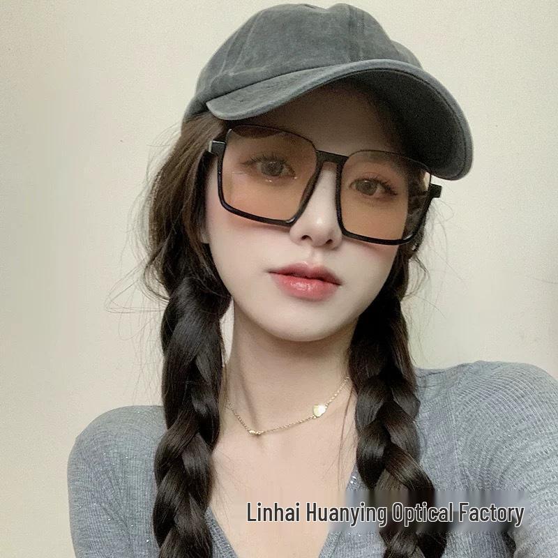 Women s Retro Square Tea-Colored Sunglasses - Trendy, Large Frame, Slimming Street Style.
Women s Retro Square Tea-Colored Sunglasses - Trendy, Large Frame, Slimming Street Style.