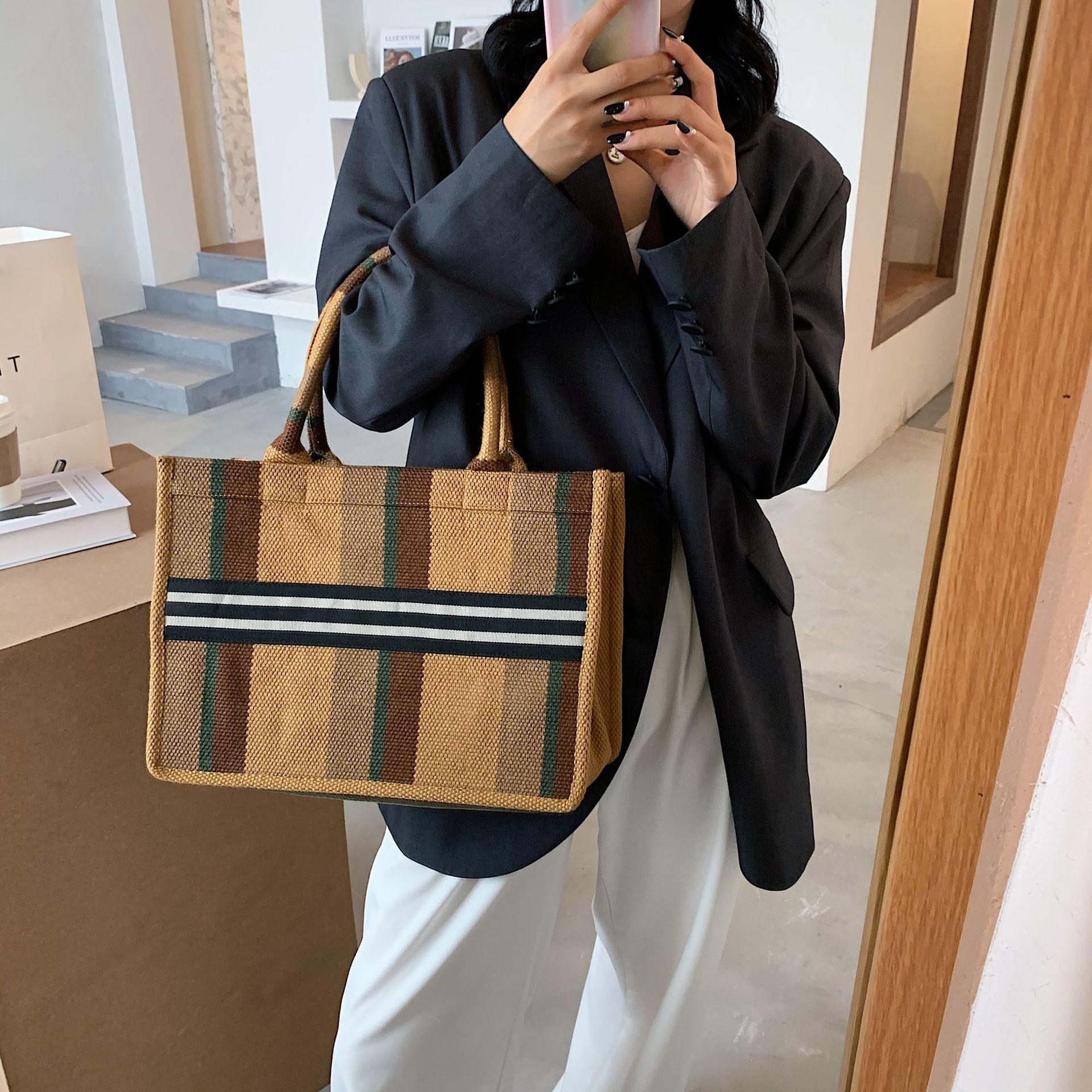Black and white grid bag, working women s hand-held canvas bag, versatile women s bag, large capacity, high value and fashionable hand bag. Small коричневий
Black and white grid bag, working women s hand-held canvas bag, versatile women s bag, large capacity, high value and fashionable hand bag. Small коричневий