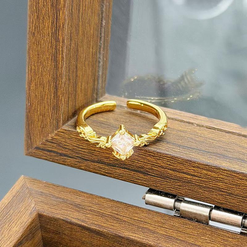 Medieval Vintage Chain Full Of Diamonds Zir*****Pen Ring Women S Fashion Light Luxury Ring Index Finger Ring Adjustable opening
Medieval Vintage Chain Full Of Diamonds Zir*****Pen Ring Women S Fashion Light Luxury Ring Index Finger Ring Adjustable opening