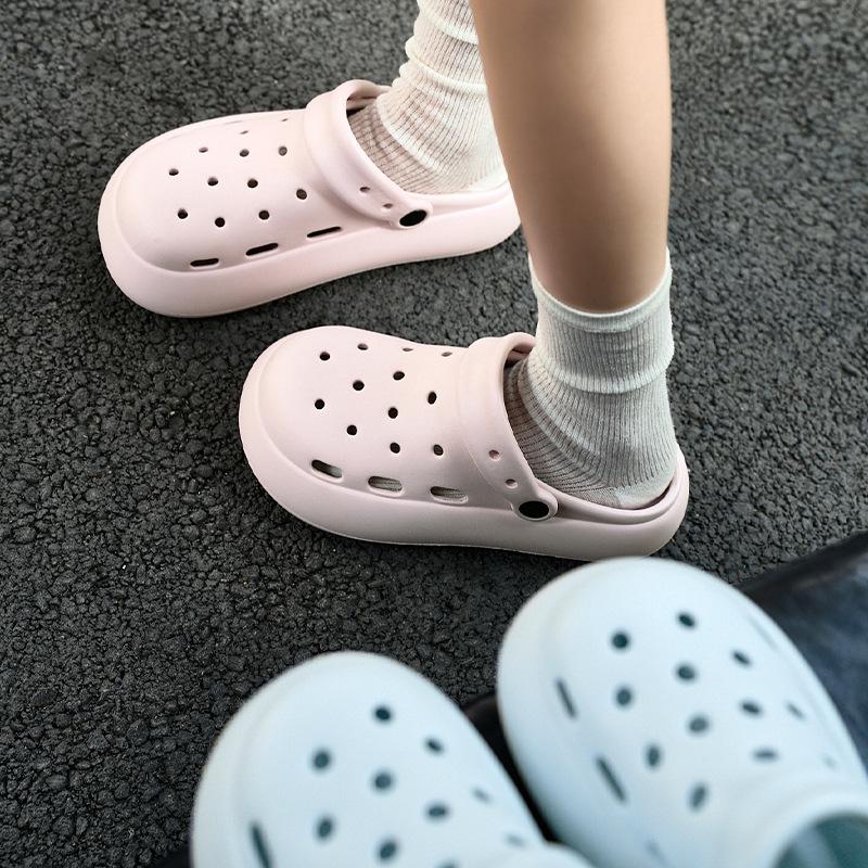 Summer new hole shoes women wear thick-soled beach sandals breathable non-slip heightening bag head slippers 36/37 (suitable for sizes 35/36) чорний
Summer new hole shoes women wear thick-soled beach sandals breathable non-slip heightening bag head slippers 36/37 (suitable for sizes 35/36) чорний