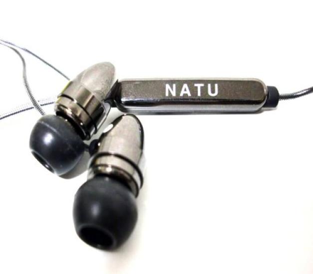 NATU headset with excellent sound insulation and a comfortable fit X88-BK in-ear
NATU headset with excellent sound insulation and a comfortable fit X88-BK in-ear