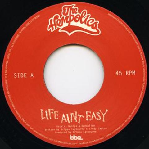 7inch Record HEMPOLICS - Life Ain t Easy / (Dubmatix Version BBE2255SLP2 BBE 2014 UK Reggae, Ska & Dub
7inch Record HEMPOLICS - Life Ain t Easy / (Dubmatix Version BBE2255SLP2 BBE 2014 UK Reggae, Ska & Dub
