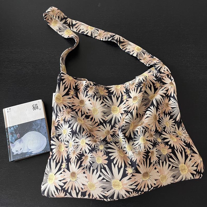 Korean version ins wind small daisy printed corduroy shoulder bag large capacity casual cloth bag oblique span bag Naza same style
Korean version ins wind small daisy printed corduroy shoulder bag large capacity casual cloth bag oblique span bag Naza same style