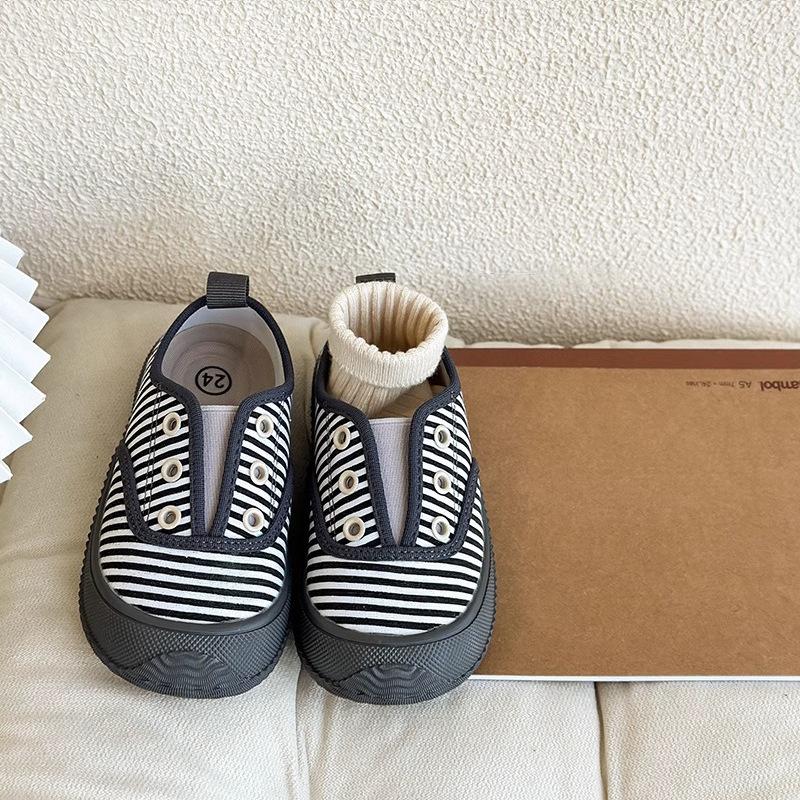 2025 весна и осень новая корейская версия детской повседневной обуви на мягкой подошве детская комнатная обувь для мальчиков и девочек детская обувь обувь для малышей 25 inner length 16CM
2025 весна и осень новая корейская версия детской повседневной обуви на мягкой подошве детская комнатная обувь для мальчиков и девочек детская обувь обувь для малышей 25 inner length 16CM