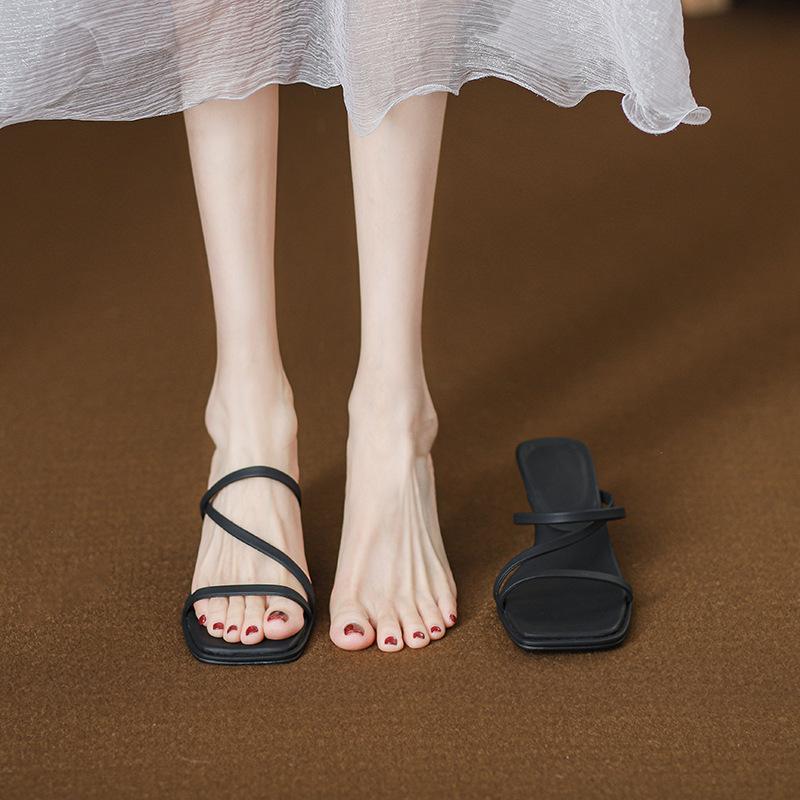 2025 new French thin belt fairy wind square head thin high heel cool slippers children summer high sense 34
2025 new French thin belt fairy wind square head thin high heel cool slippers children summer high sense 34