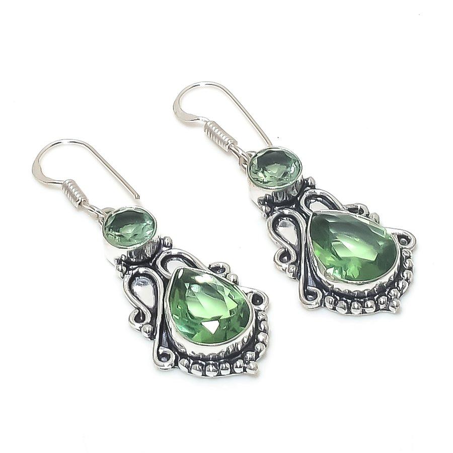 Цаворит Драгоценный Камень Серьга из Стерлингового Серебра 925 пробы 1,97
Цаворит Драгоценный Камень Серьга из Стерлингового Серебра 925 пробы 1,97