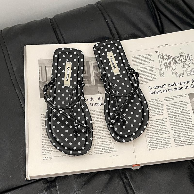 Niche flip-flops women s outer wear summer new casual toe soft-soled slippers beach vacation sandals 35
Niche flip-flops women s outer wear summer new casual toe soft-soled slippers beach vacation sandals 35