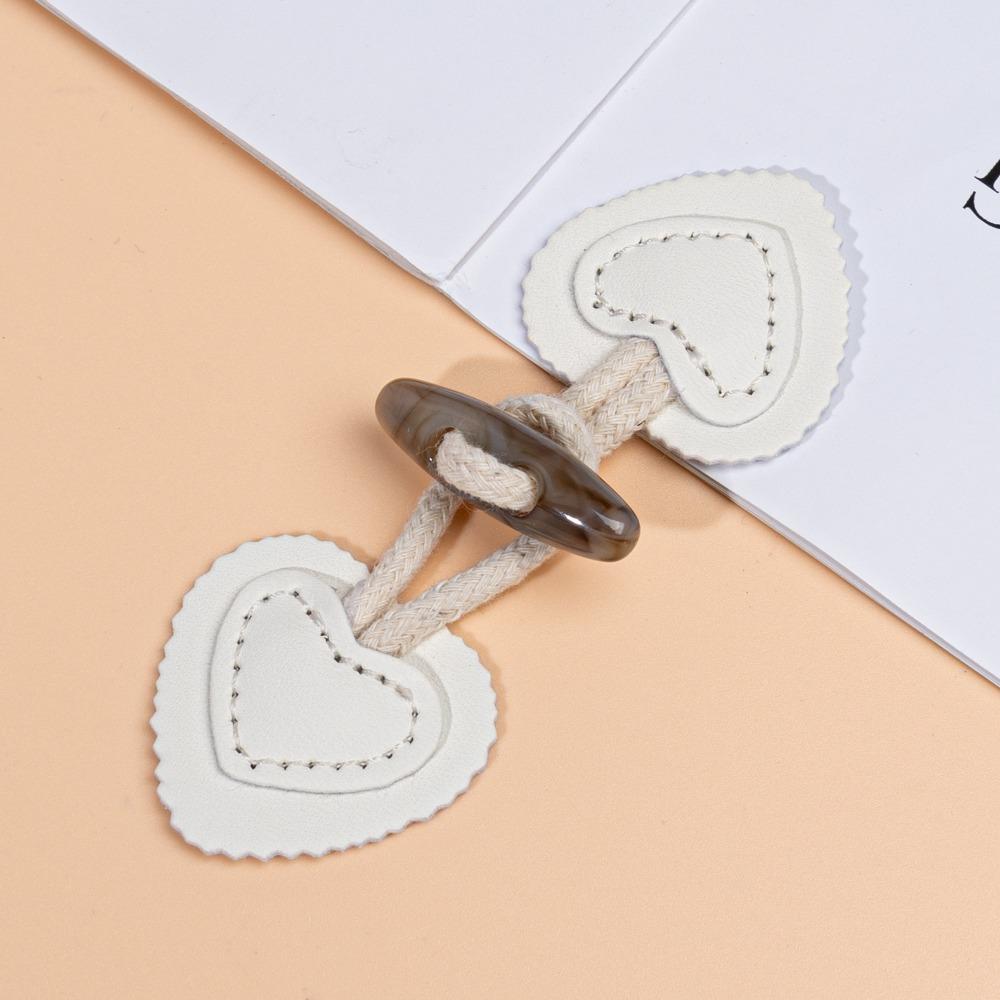 Fashion PU Leather Horn Buckle Vintage Style Sew-On Design Resin Horn Buttons Sew-On Buttons Jackets
Fashion PU Leather Horn Buckle Vintage Style Sew-On Design Resin Horn Buttons Sew-On Buttons Jackets
