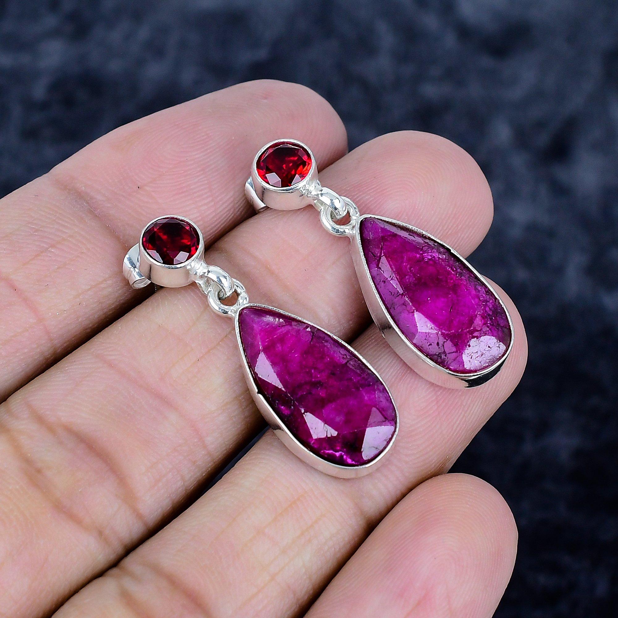 Red Jade, Garnet Gemstone 925 Sterling Silver Jewelry Earring 1.42 MM-3485
Red Jade, Garnet Gemstone 925 Sterling Silver Jewelry Earring 1.42 MM-3485