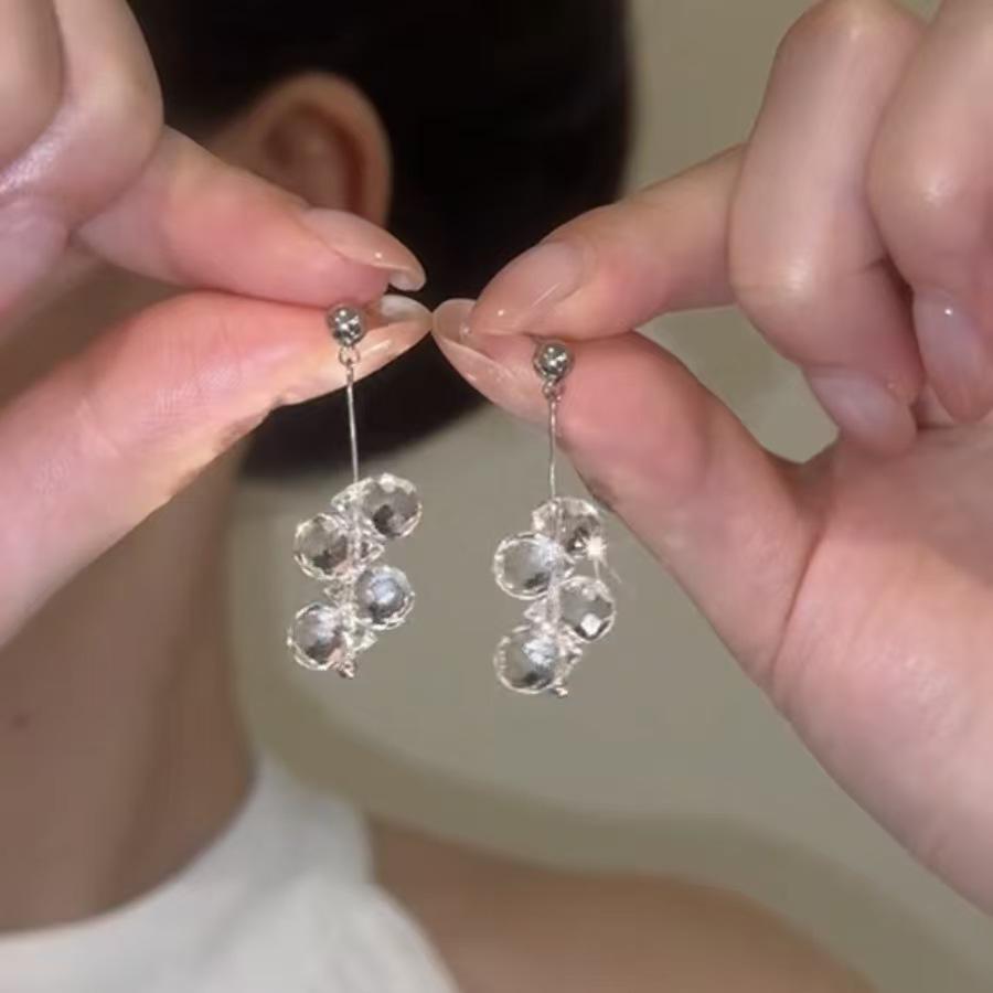 Transparent Crystal Ball Tassel Earrings - S925 Silver, Minimalist & Chic Design for Women
Transparent Crystal Ball Tassel Earrings - S925 Silver, Minimalist & Chic Design for Women