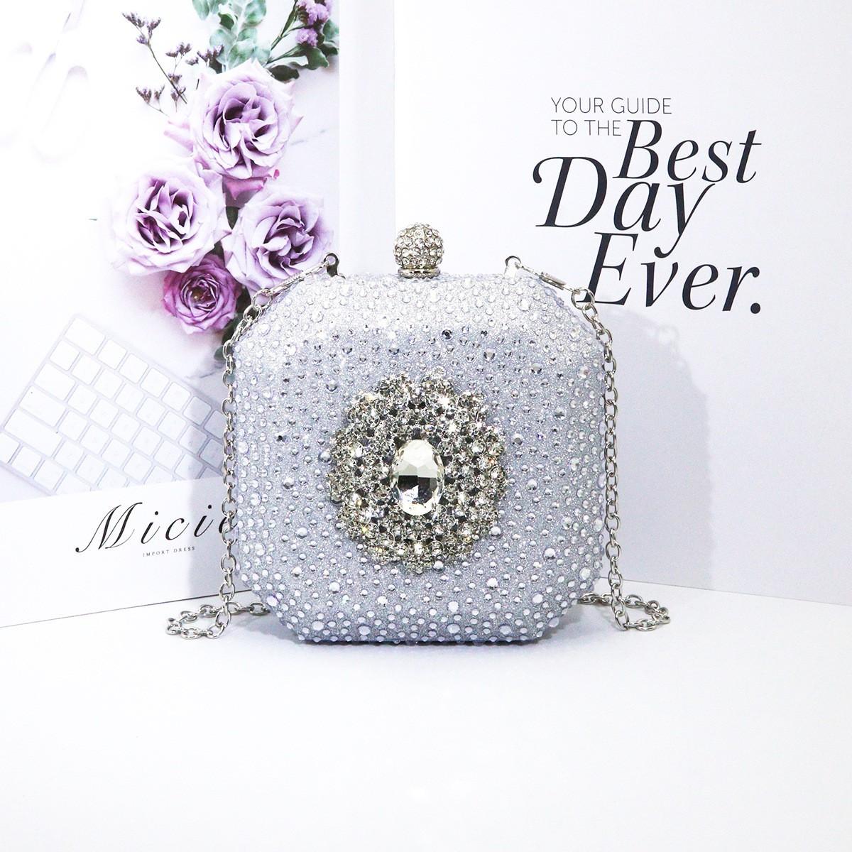 Premium Diamond Buckle Women s Fashion Personalized Mini Bag Rhinestone Diamond Buckle Clutch Shiny Personalized Mini Dinner Bag
Premium Diamond Buckle Women s Fashion Personalized Mini Bag Rhinestone Diamond Buckle Clutch Shiny Personalized Mini Dinner Bag