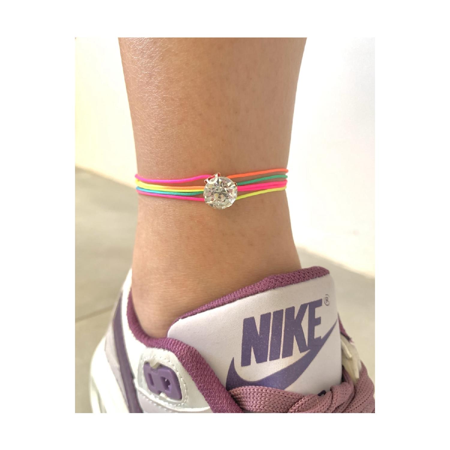 Colorful Single Stone Puff
Colorful Single Stone Puff