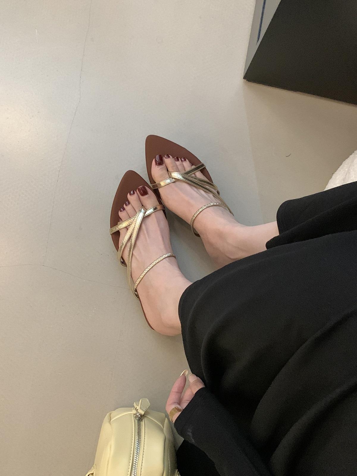 Pointed thick heel thin strap sandals fairy shoes 2025 new summer with skirt toe silver shoes 39 золотой
Pointed thick heel thin strap sandals fairy shoes 2025 new summer with skirt toe silver shoes 39 золотой