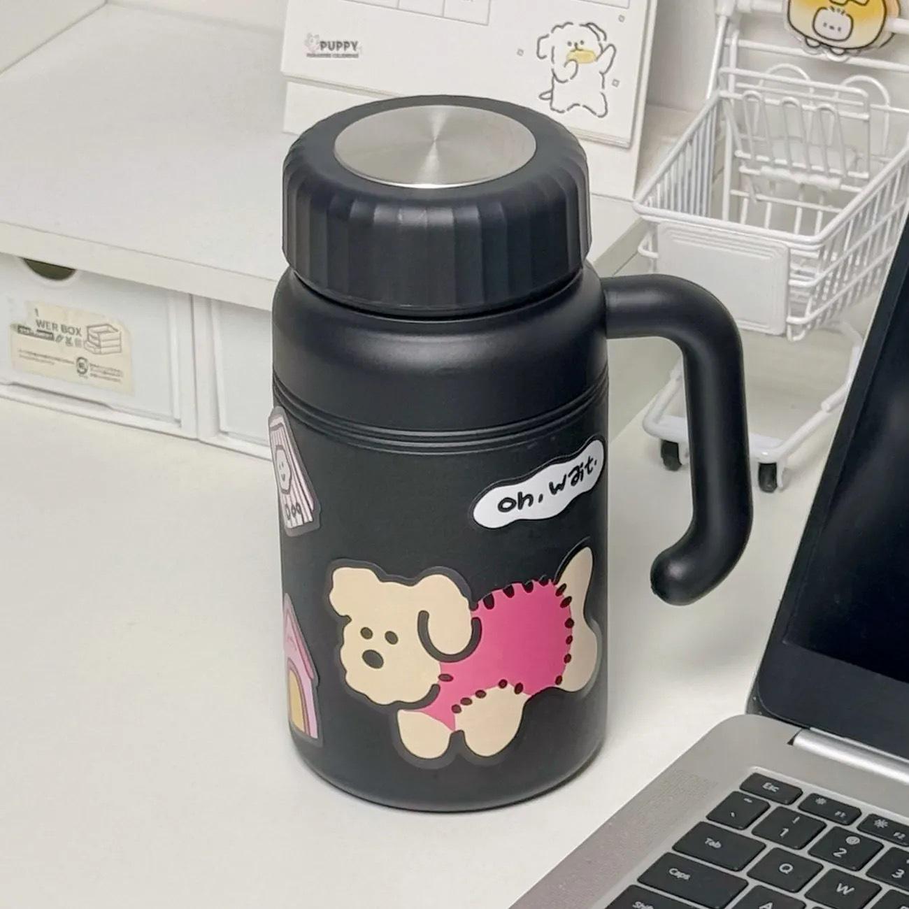 1000ML Large Capacity Student Water Cup - 316 Stainless Steel Insulated Cup with Handle Sticker Design
1000ML Large Capacity Student Water Cup - 316 Stainless Steel Insulated Cup with Handle Sticker Design