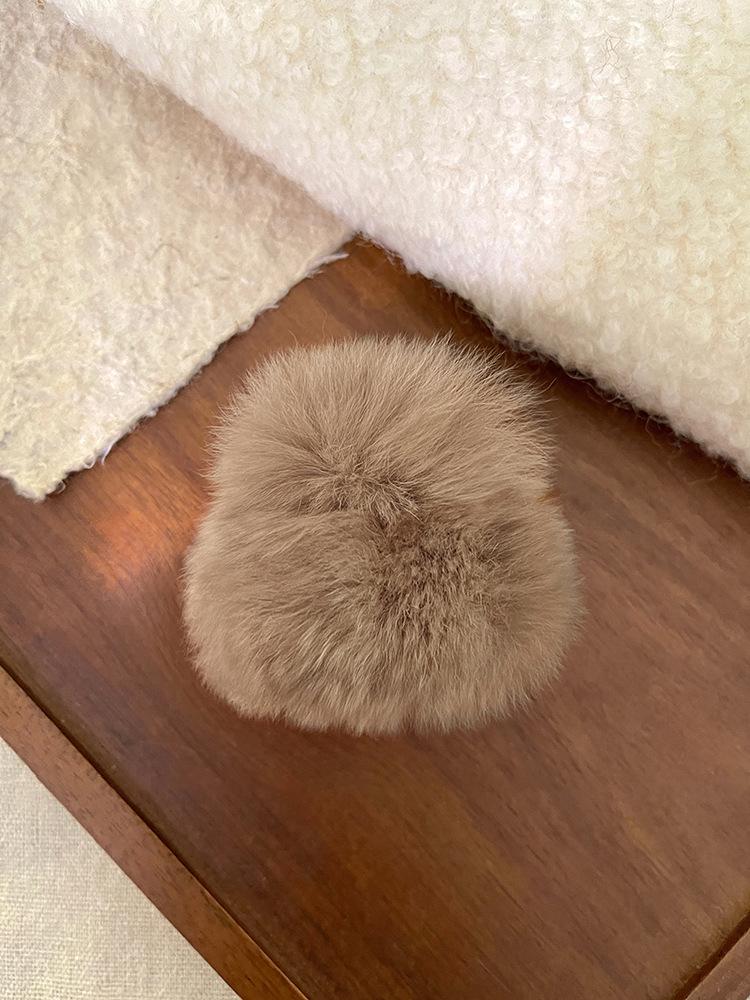 Autumn and winter retro double-sided plush square grab clip hairpin temperament disc hair shark clip simple commuter versatile hair accessories woman
Autumn and winter retro double-sided plush square grab clip hairpin temperament disc hair shark clip simple commuter versatile hair accessories woman