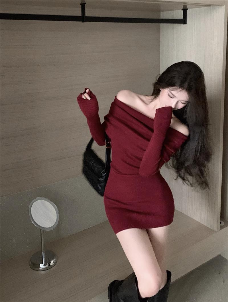 One-word shoulder long-sleeved knitted dress women s autumn retro temperament red skirt slim-fitting hip-wrapped short skirt One size fits all чёрный
One-word shoulder long-sleeved knitted dress women s autumn retro temperament red skirt slim-fitting hip-wrapped short skirt One size fits all чёрный