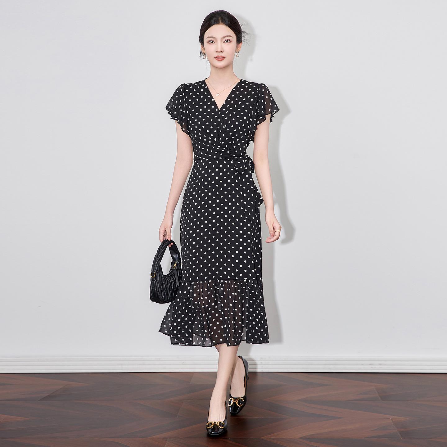 Французское летнее женское платье в горошек из шифона жоржет с присборенной талией Extra Extra Large
Французское летнее женское платье в горошек из шифона жоржет с присборенной талией Extra Extra Large