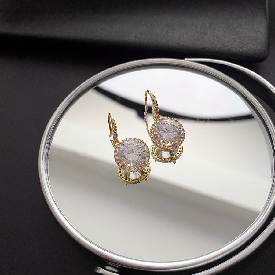 2022 Trendy Minimalist Korean Temperament Earrings for Women - Versatile Commuter Ear Jewelry
2022 Trendy Minimalist Korean Temperament Earrings for Women - Versatile Commuter Ear Jewelry