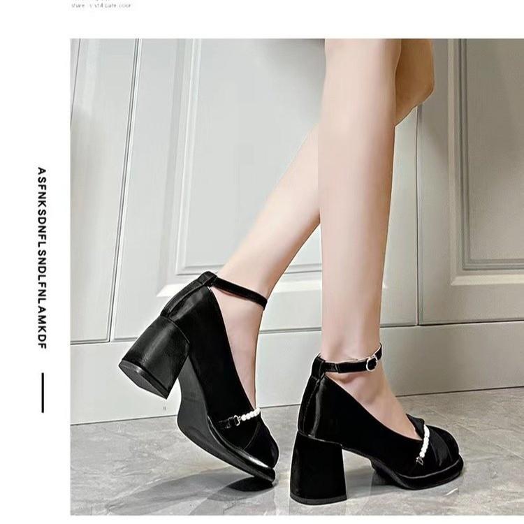 Spring and summer light mouth versatile white single shoes children s new simple casual retro thick heel Mary Jane shoes 40
Spring and summer light mouth versatile white single shoes children s new simple casual retro thick heel Mary Jane shoes 40