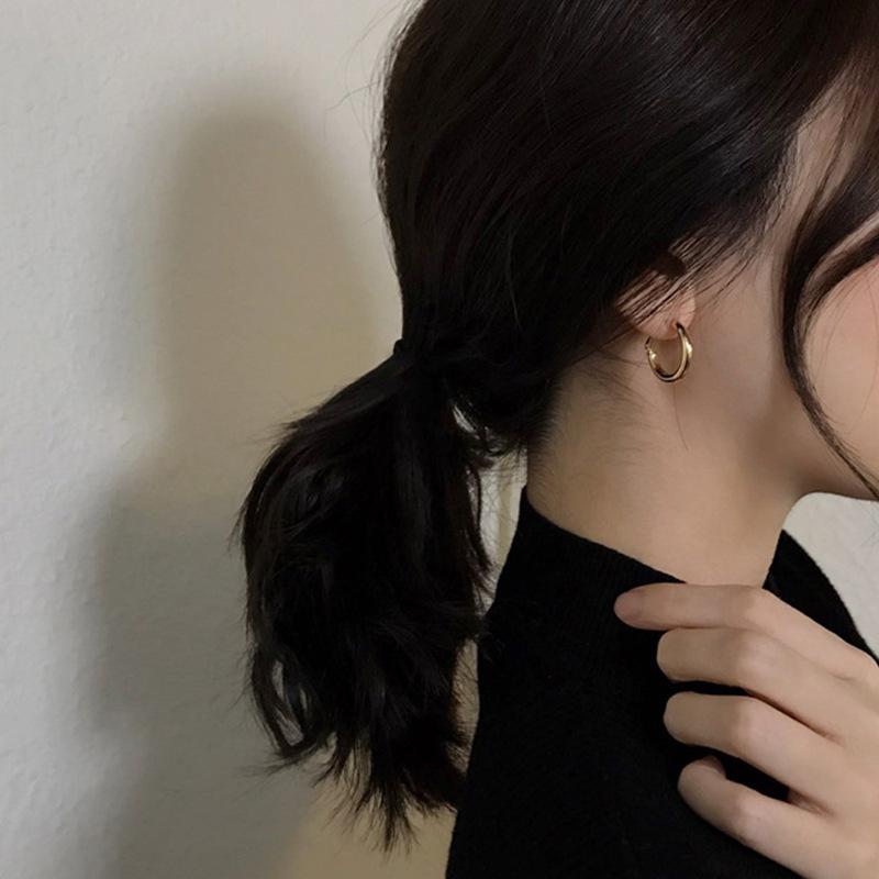 925 Sterling Silver Korean Oval Stud Earrings – Simple, Elegant, Gold-Plated Design
925 Sterling Silver Korean Oval Stud Earrings – Simple, Elegant, Gold-Plated Design