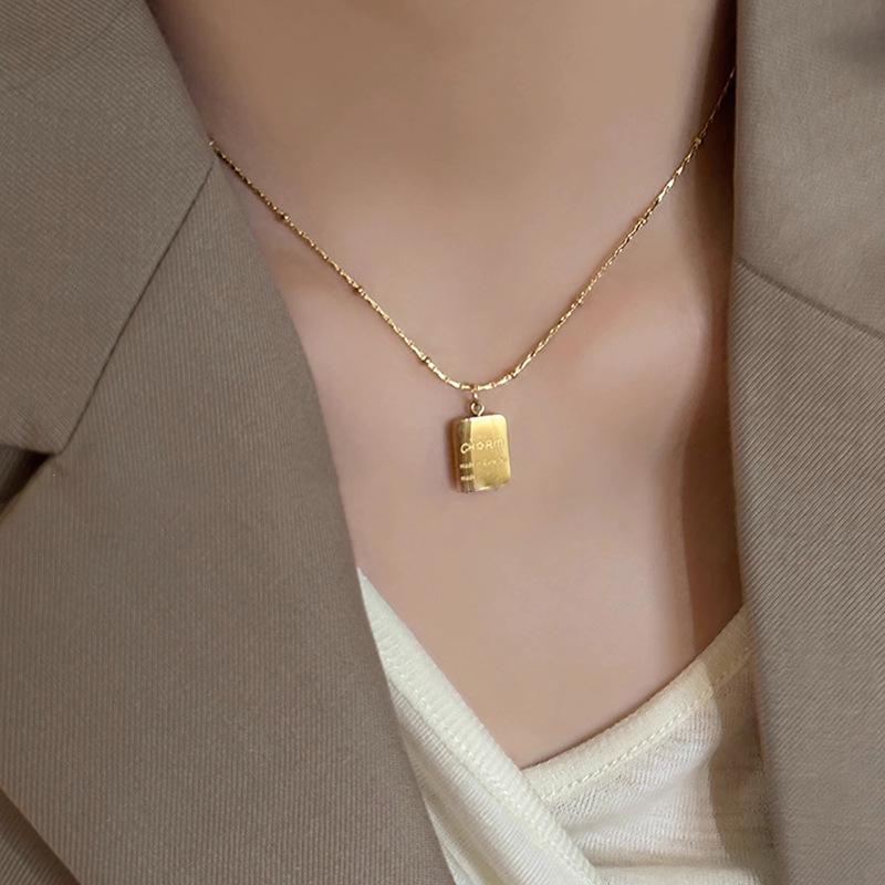 2023 New Cold Style Gold Square Pendant Necklace for Women - Simple Clavicle Chain Design
2023 New Cold Style Gold Square Pendant Necklace for Women - Simple Clavicle Chain Design
