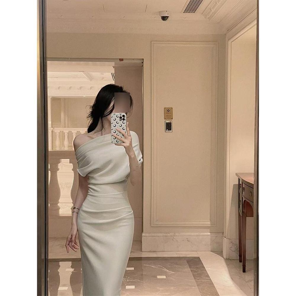 Chic Off-Shoulder Slim-Fit Dress: Elegant Summer Waist-Cinching & Hip-Hugging Design L-(recommended for 100-110 jin)
Chic Off-Shoulder Slim-Fit Dress: Elegant Summer Waist-Cinching & Hip-Hugging Design L-(recommended for 100-110 jin)
