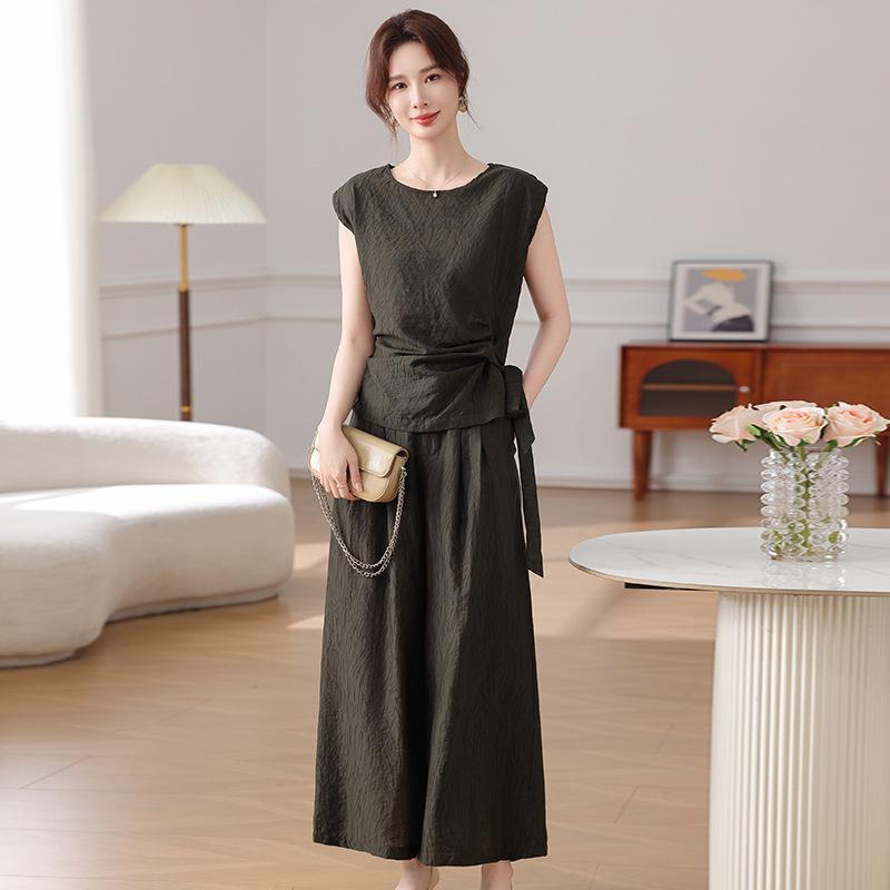 Elegant Plus Size Summer 2026 Sleeveless Top and Skirt Set for Middle-Aged and Elderly 3XL серый/зелёный
Elegant Plus Size Summer 2026 Sleeveless Top and Skirt Set for Middle-Aged and Elderly 3XL серый/зелёный
