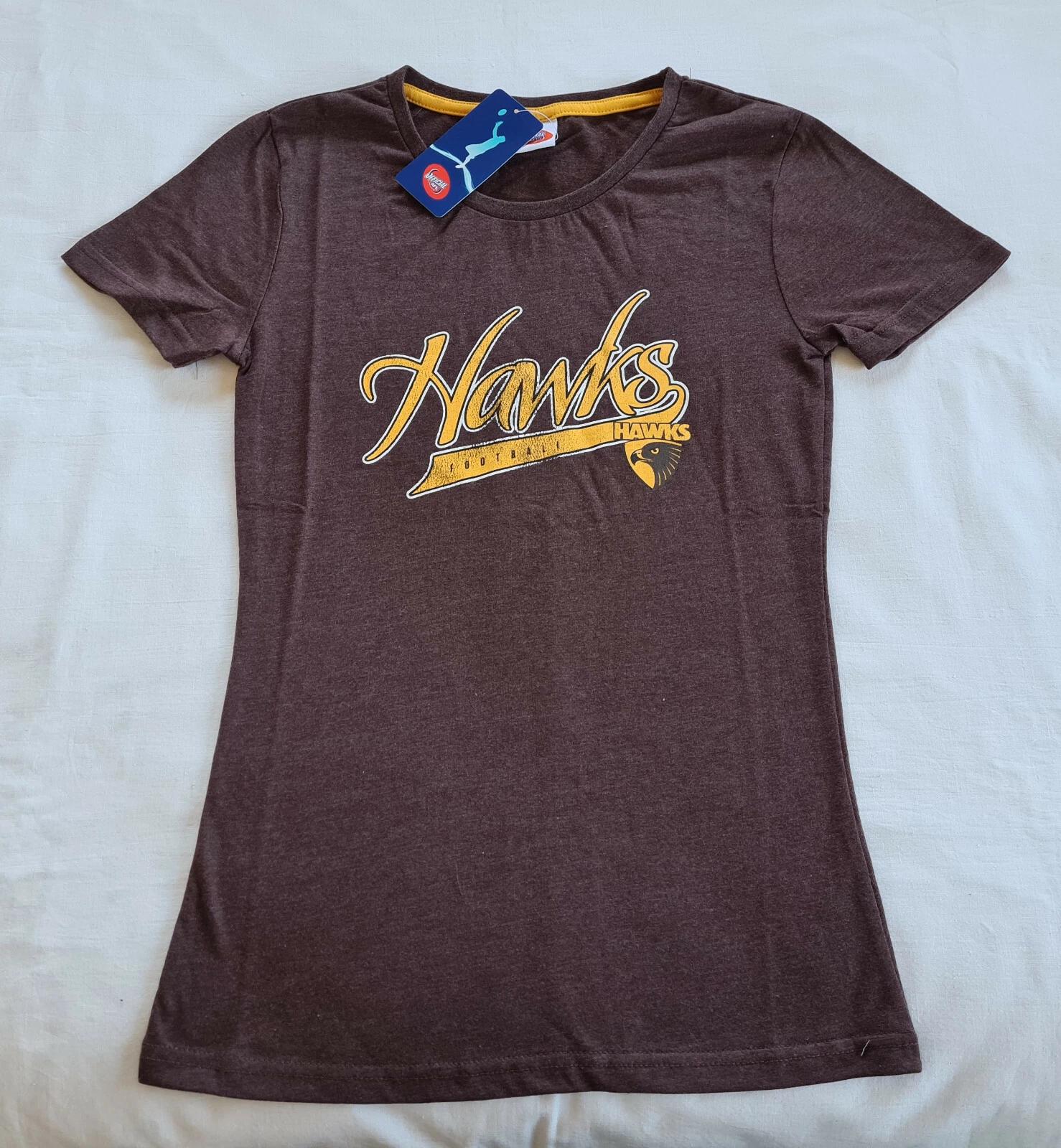 Hawthorn Hawks AFL AF5916 W16 Ladies Printed Short Sleeve T Shirt Size 8 New 2XL
Hawthorn Hawks AFL AF5916 W16 Ladies Printed Short Sleeve T Shirt Size 8 New 2XL