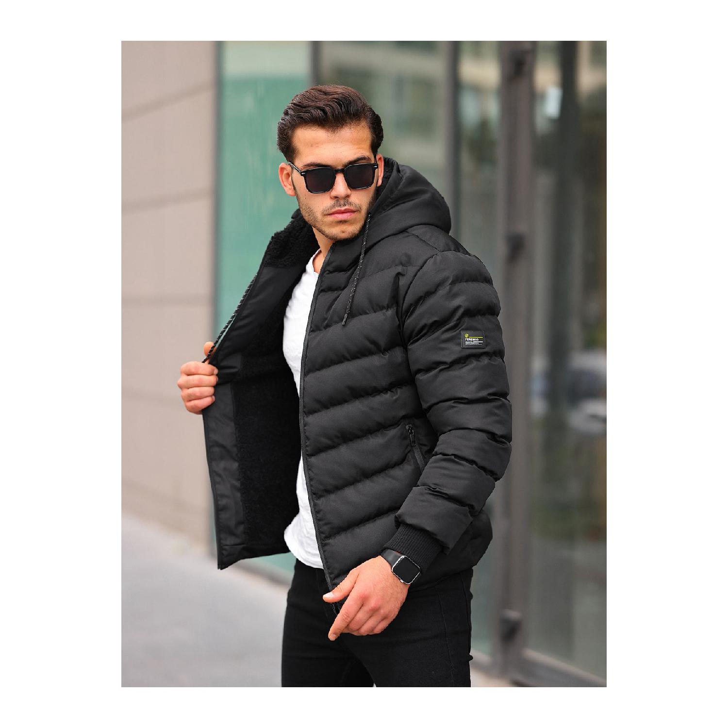 Мужской пуховик черного цвета с меховой отделкой внутри S
Мужской пуховик черного цвета с меховой отделкой внутри S