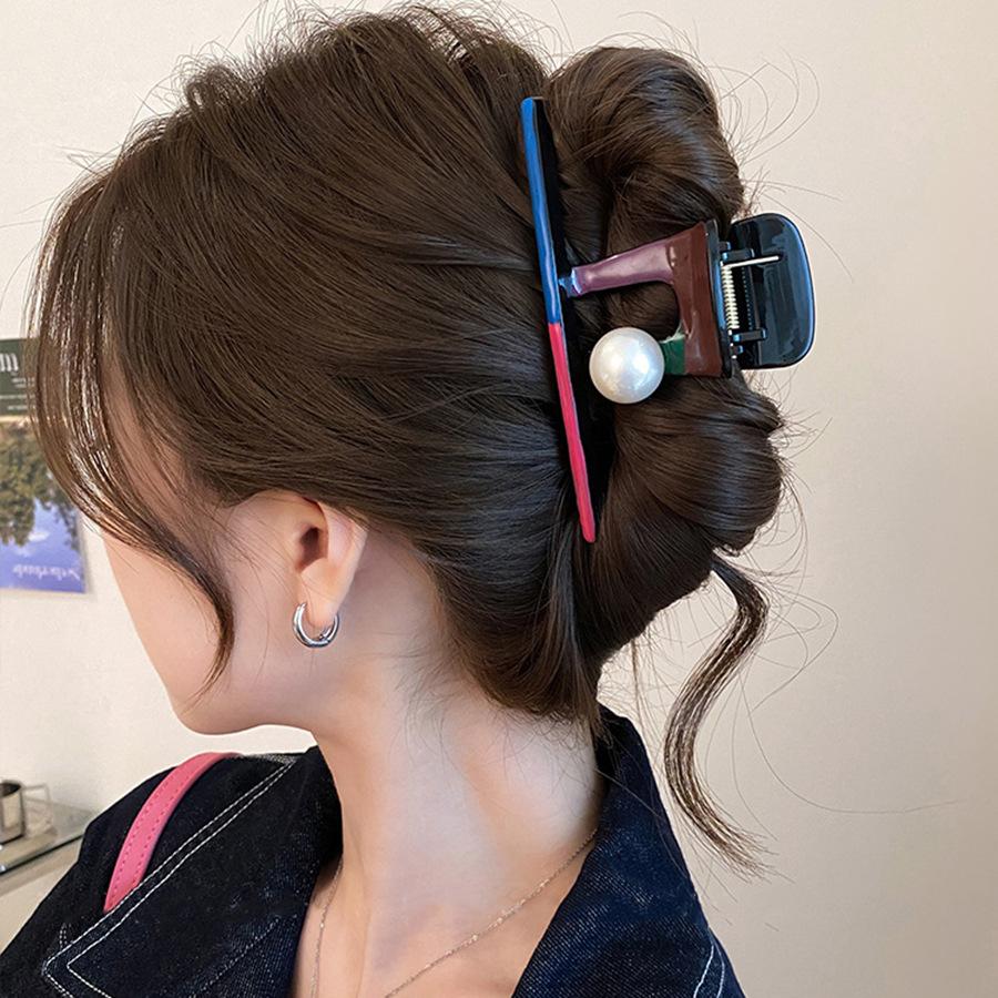 Red and blue oil drop pearl round hairpin niche design personalized fashion versatile grab clip light luxury high-end hair accessories women
Red and blue oil drop pearl round hairpin niche design personalized fashion versatile grab clip light luxury high-end hair accessories women