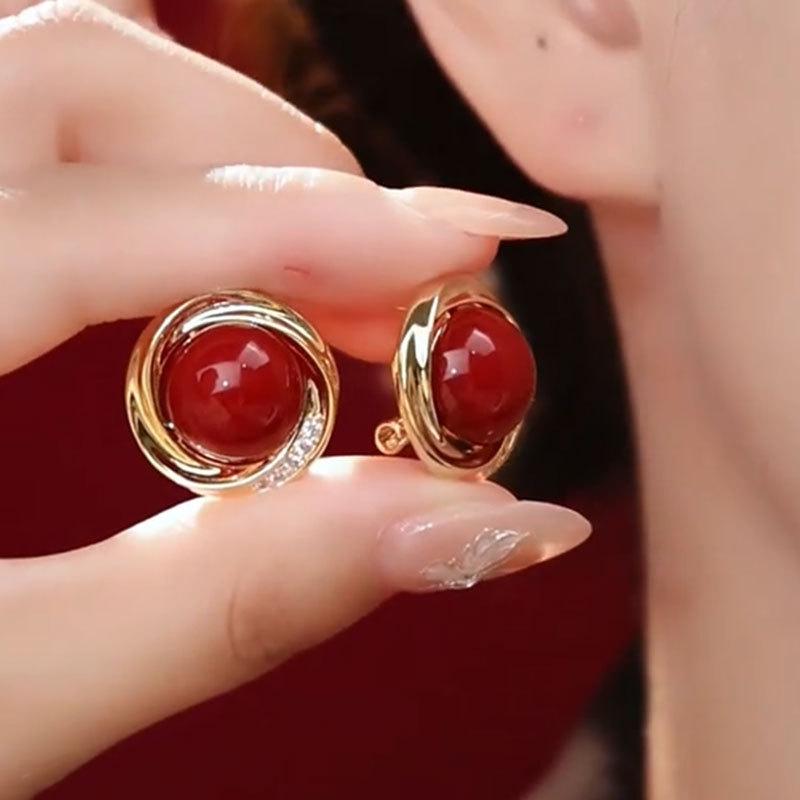 Diamond round twisted geometric stud earrings retro simple earrings high sense temperament light luxury earrings women
Diamond round twisted geometric stud earrings retro simple earrings high sense temperament light luxury earrings women