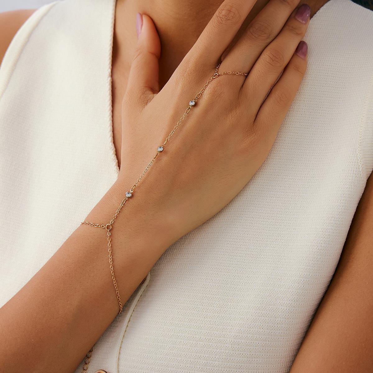 Simple Fashion Geometric Finger Bracelet Women Jewelry Style High-grade Rhinestone Bracelet Holiday Banquet Summer Hand Chain
Simple Fashion Geometric Finger Bracelet Women Jewelry Style High-grade Rhinestone Bracelet Holiday Banquet Summer Hand Chain