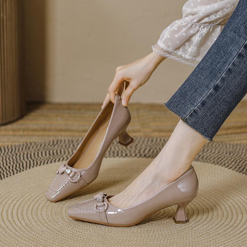 French high heels women s thin heels red wedding shoes 2025 new spring and autumn light mouth patent leather small high heel square head single shoes 40
French high heels women s thin heels red wedding shoes 2025 new spring and autumn light mouth patent leather small high heel square head single shoes 40