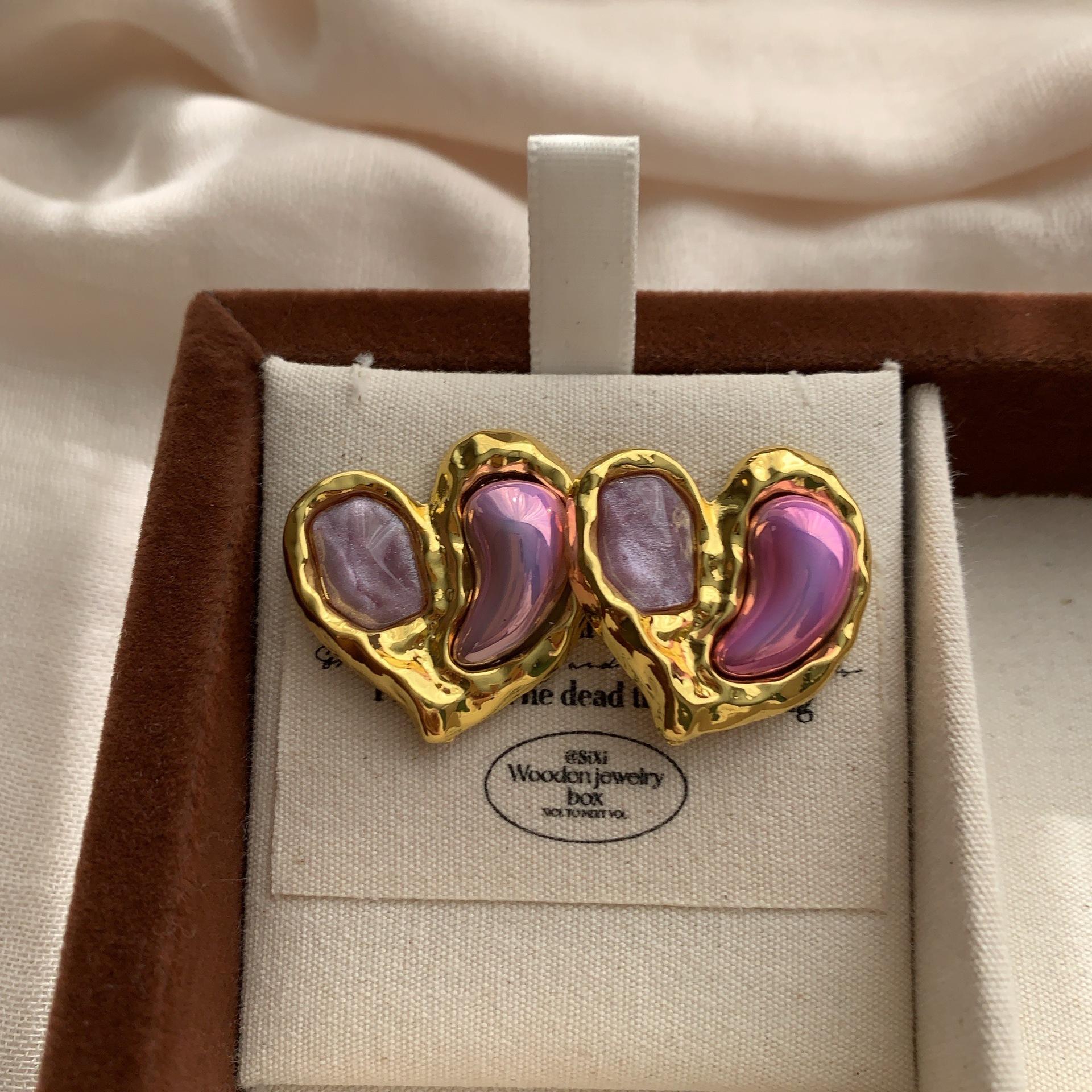 Irregular Heart-Shaped French Retro Sweet And Cool Stud Earrings, Light Luxury And High-End Pink And Purple Symphony Niche Design Versatile
Irregular Heart-Shaped French Retro Sweet And Cool Stud Earrings, Light Luxury And High-End Pink And Purple Symphony Niche Design Versatile