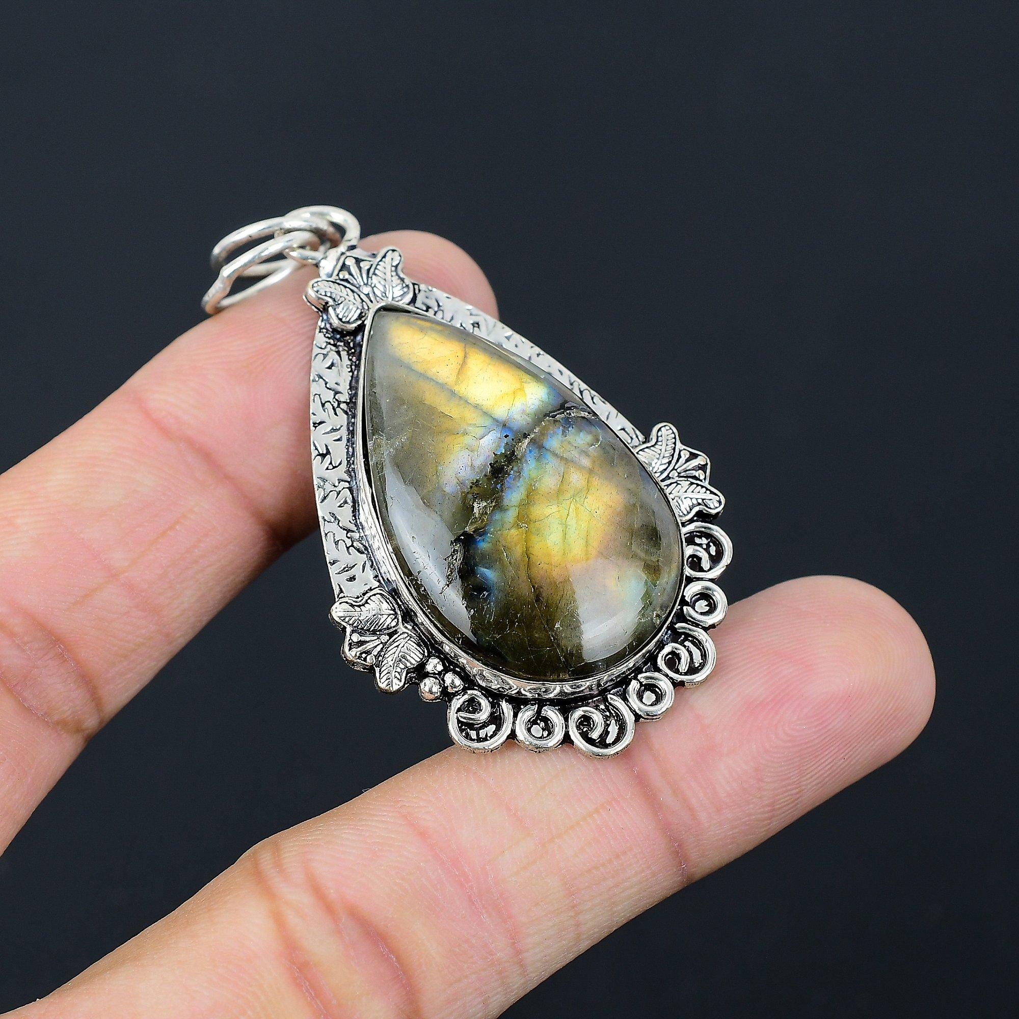 Sisters Day Sale 925 Sterling Silver Labradorite Stone Third Eye Chakra Pendant
Sisters Day Sale 925 Sterling Silver Labradorite Stone Third Eye Chakra Pendant