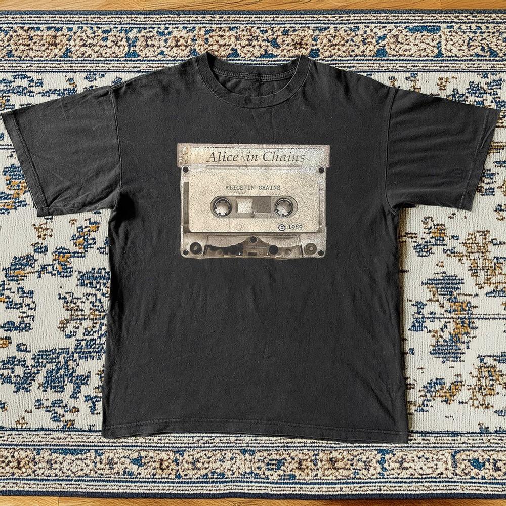 NEW Alice In Chains 1989 Cassette Unisex Cotton TShirt Unisex T-Shirt M
NEW Alice In Chains 1989 Cassette Unisex Cotton TShirt Unisex T-Shirt M