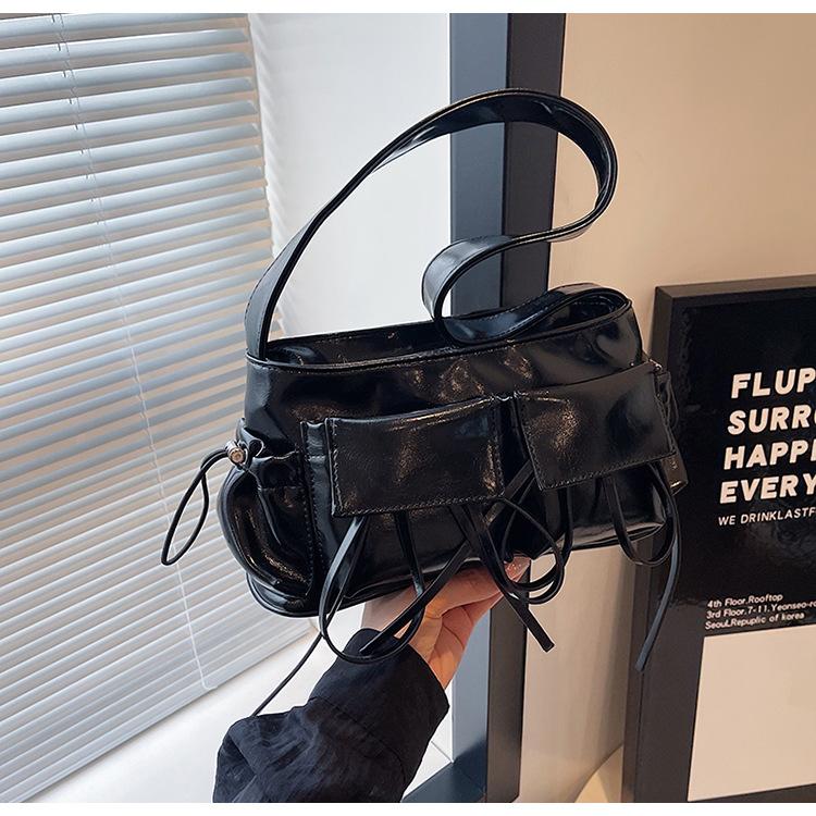 2024 нова сумка-багет з ніжним характером, з бантом та плісуванням, корейська солодка універсальна сумка на плече/під пахву чорний
2024 нова сумка-багет з ніжним характером, з бантом та плісуванням, корейська солодка універсальна сумка на плече/під пахву чорний