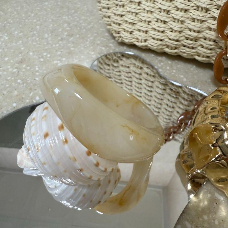 European and American Bohemian Ins-Style Niche Handmade Textured Gold-Patterned High-End Exaggerated Bracelet Bangle Beige Bracelet
European and American Bohemian Ins-Style Niche Handmade Textured Gold-Patterned High-End Exaggerated Bracelet Bangle Beige Bracelet