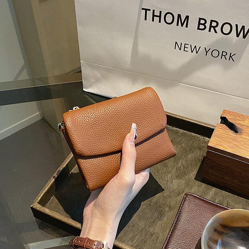 Новий жіночий гаманець із візерунком лічі. Жіночий короткий складаний гаманець. Велика місткість світло-коричневого кольору
Новий жіночий гаманець із візерунком лічі. Жіночий короткий складаний гаманець. Велика місткість світло-коричневого кольору