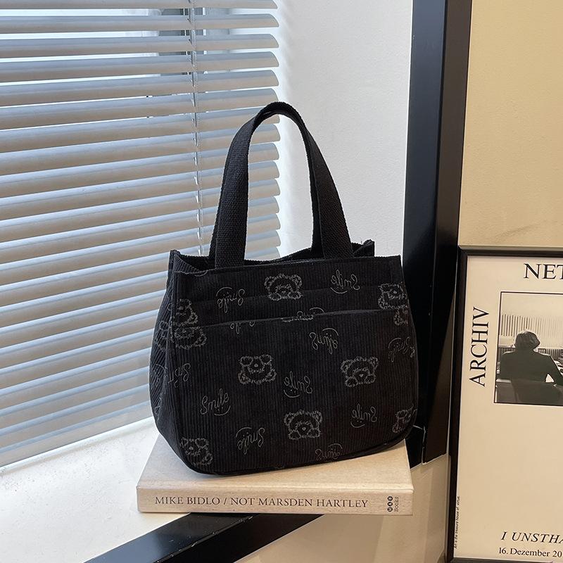 Cartoon printing versatile large-capacity foreign-style small square bag female fashion simple student class lightweight personality shoulder bag чорний
Cartoon printing versatile large-capacity foreign-style small square bag female fashion simple student class lightweight personality shoulder bag чорний