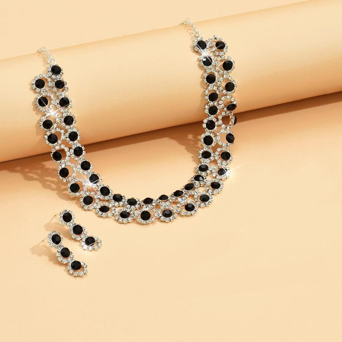 Ветер Высококачественное Банкетное Ожерелье Женский Универсальный Комплект Серег Ретро Стиль Суда Ближнего Востока Ювелирные Изделия
Ветер Высококачественное Банкетное Ожерелье Женский Универсальный Комплект Серег Ретро Стиль Суда Ближнего Востока Ювелирные Изделия