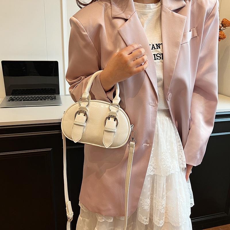 Premium texture work small bag popular bag women 2025 new versatile messenger bag super fire shoulder handbag срібний
Premium texture work small bag popular bag women 2025 new versatile messenger bag super fire shoulder handbag срібний