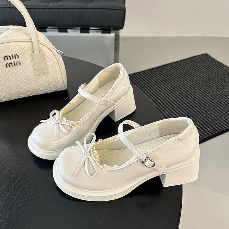 Маленькие кожаные туфли женские юбка новые бантик толстый каблук белые с круглым носком туфли Мэри Джейн одинарные туфли 40
Маленькие кожаные туфли женские юбка новые бантик толстый каблук белые с круглым носком туфли Мэри Джейн одинарные туфли 40