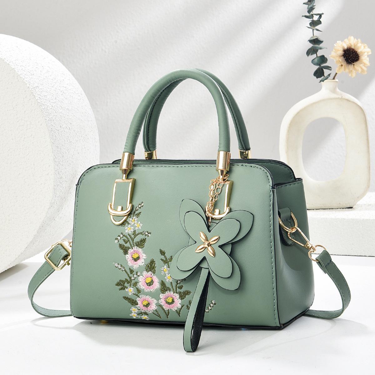 Handbag embroidered mother bag elegant atmosphere shoulder messenger bag clothing matching outer size зелений
Handbag embroidered mother bag elegant atmosphere shoulder messenger bag clothing matching outer size зелений