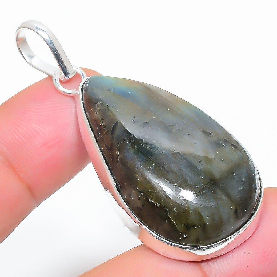 Подвеска из стерлингового серебра 925 пробы с натуральным лабрадоритом ручной работы 2,05 дюйма k1I20
Подвеска из стерлингового серебра 925 пробы с натуральным лабрадоритом ручной работы 2,05 дюйма k1I20
