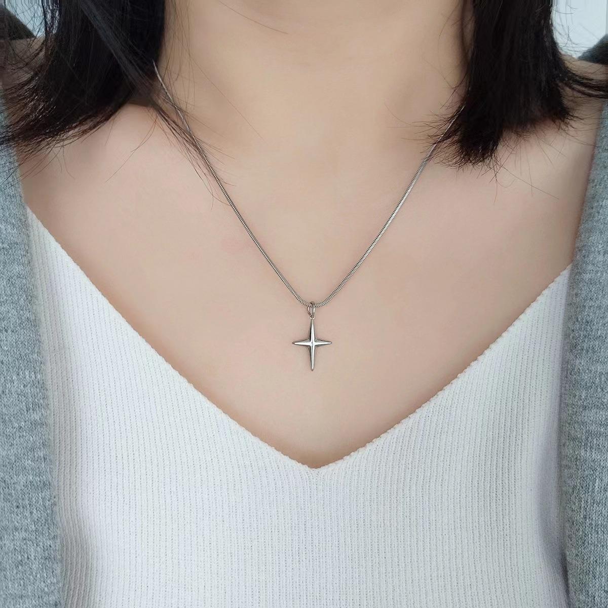 Подвеска-крест из титановой стали с невыцветающей цепочкой для ключицы - Стильный и крутой женский аксессуар
Подвеска-крест из титановой стали с невыцветающей цепочкой для ключицы - Стильный и крутой женский аксессуар