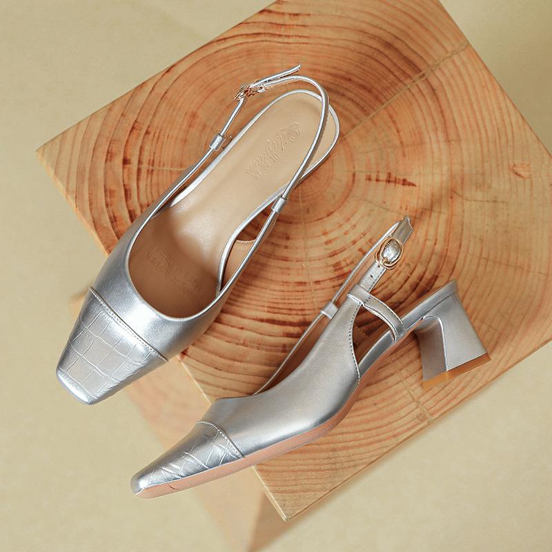 Французские туфли на высоком каблуке с ремешком, толстый каблук, новая модель этого года, сандалии с закрытым носком, женские летние, квадратный носок, задний воздушный каблук, одинарные туфли 40 серебряный
Французские туфли на высоком каблуке с ремешком, толстый каблук, новая модель этого года, сандалии с закрытым носком, женские летние, квадратный носок, задний воздушный каблук, одинарные туфли 40 серебряный