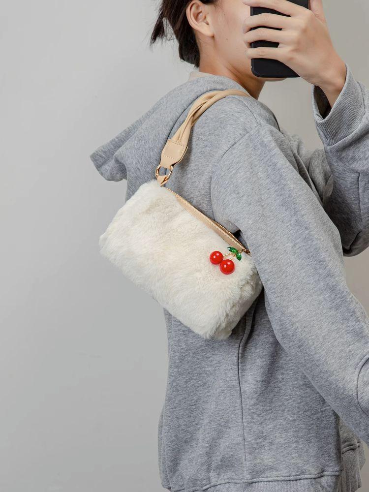 Cherry hair bag fashion shoulder armpit bag winter niche design high-end portable messenger bag 19*12*10
Cherry hair bag fashion shoulder armpit bag winter niche design high-end portable messenger bag 19*12*10