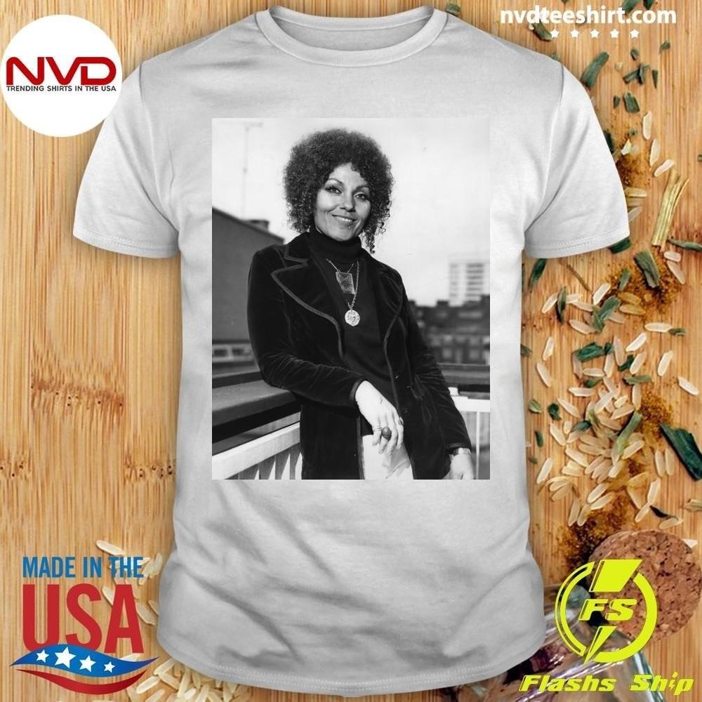 Cleo Laine Grammy Winning Jazz Singer With a Broadway Shirt Size S To 5XL Unisex T-Shirt S
Cleo Laine Grammy Winning Jazz Singer With a Broadway Shirt Size S To 5XL Unisex T-Shirt S